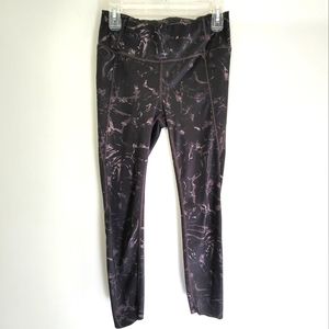 Athleta Black Marble Velocity Stash Pocket 7/8 Leggings Size Small